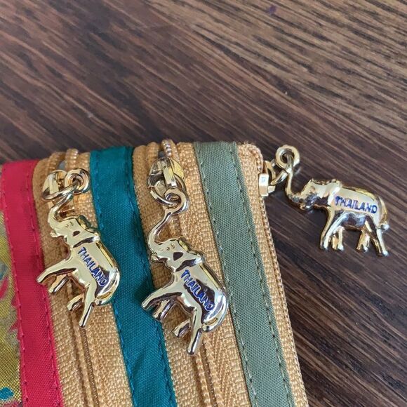 Gold 3 zipper bag made in Thailand - Picture 3 of 7